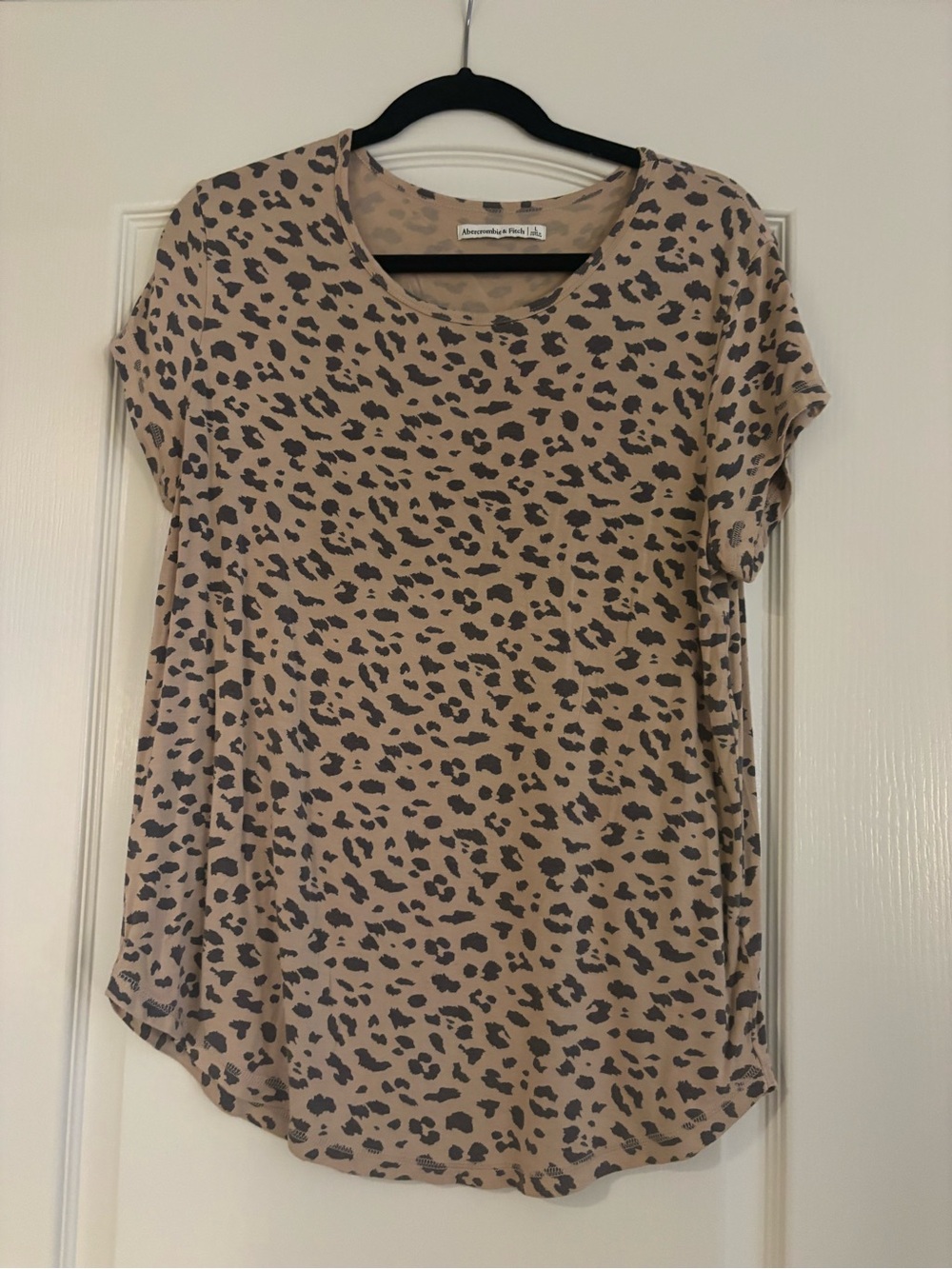 Abercrombie & Fitch Beige Short Sleeve Leopard Print Tee